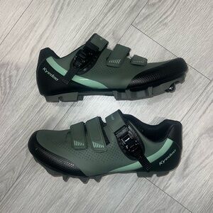 Kyeedo men’s Biking shoes. NWOT. Size 11 (44)